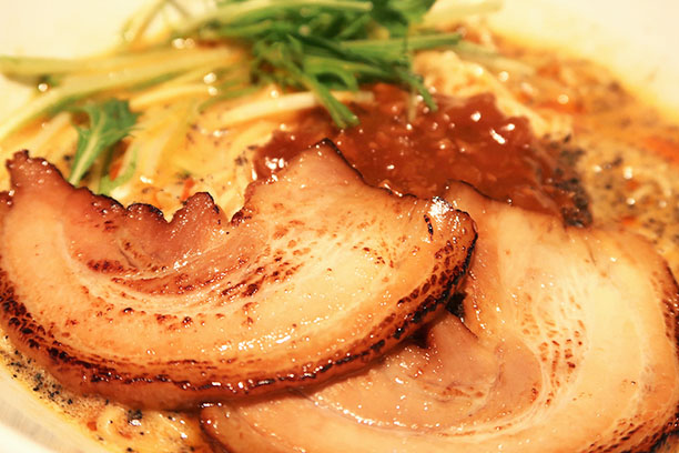 京都　木津　まがり　担々麺　肉みそ　ゴマの風味　クリーミー　豆乳　スープ　画像