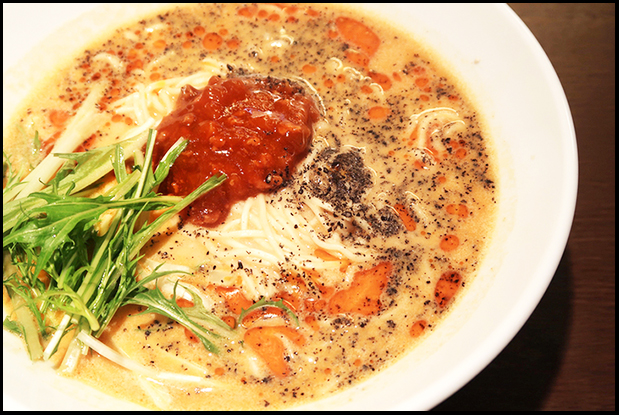 木津　京都　まがり　担々麺　豆乳　黒胡麻　とろみ　スープ　美味しい　画像
